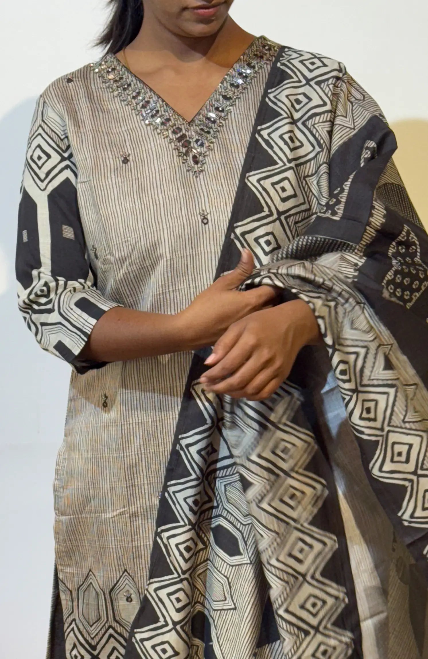 Geometric fantasy- Black 505A