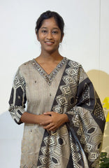 Geometric fantasy- Black 505A