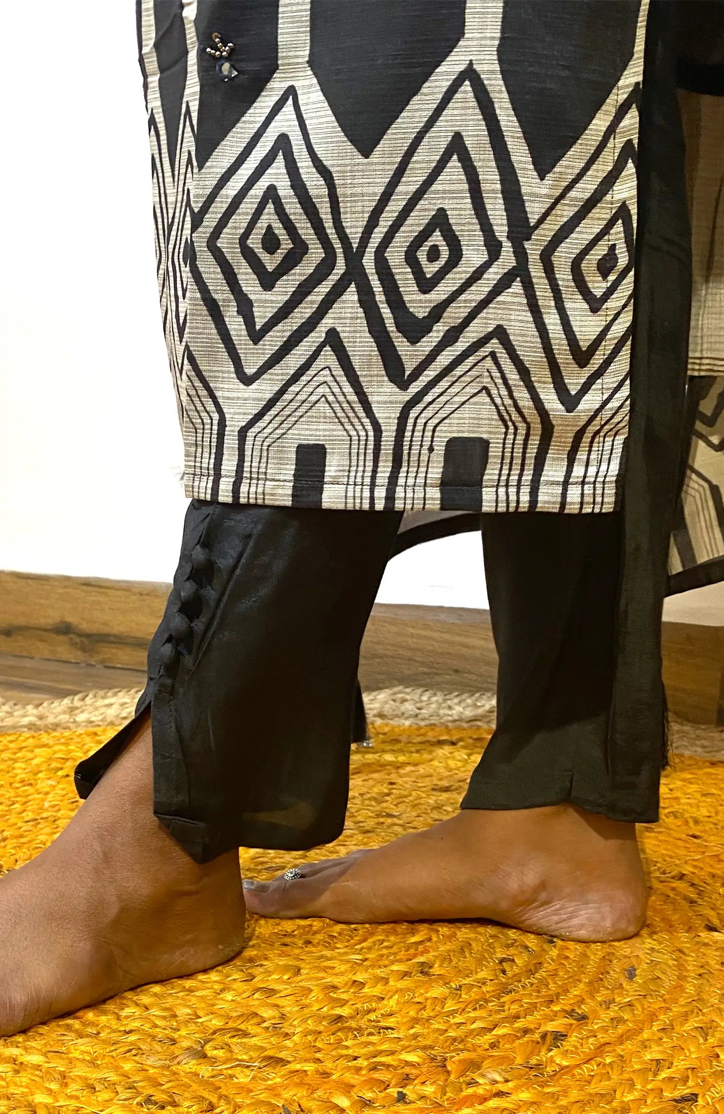 Geometric fantasy- Black 505A