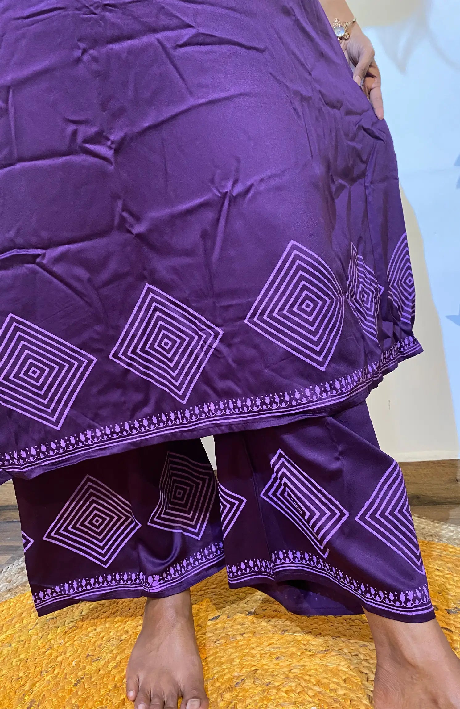 Solid in geometry- Violet 529B